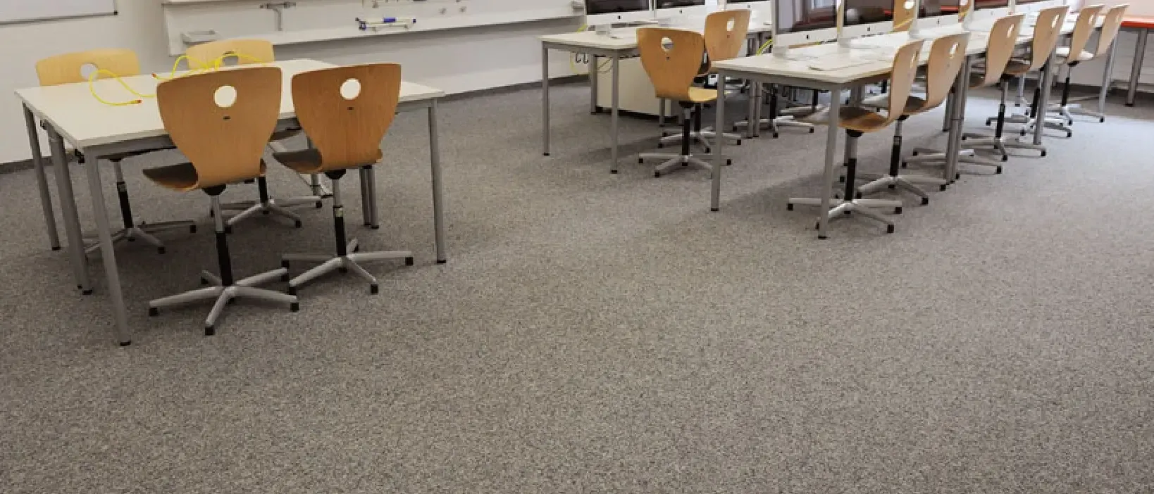 Scherrer AG - Bodenbeläge - Teppich - Teppichboden - textile Bodenbeläge - Vinyl - PVC - Kautschuk - elastische Bodenbeläge - Parkett - Holzboden - Echtholz - Laminat - Laminatboden - Holzoptik - Reinigungsmittel - Reinigungslösungen - Hygiene - Bauaustrocknung - Bautrocknung - Entfeuchtung - Showroom - Ausstellung - Produktpräsentation - Kundenservice