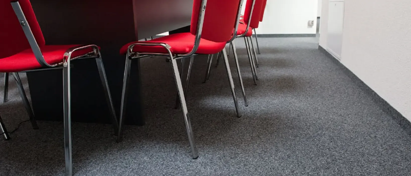 Scherrer AG - Bodenbeläge - Teppich - Teppichboden - textile Bodenbeläge - Vinyl - PVC - Kautschuk - elastische Bodenbeläge - Parkett - Holzboden - Echtholz - Laminat - Laminatboden - Holzoptik - Reinigungsmittel - Reinigungslösungen - Hygiene - Bauaustrocknung - Bautrocknung - Entfeuchtung - Showroom - Ausstellung - Produktpräsentation - Kundenservice