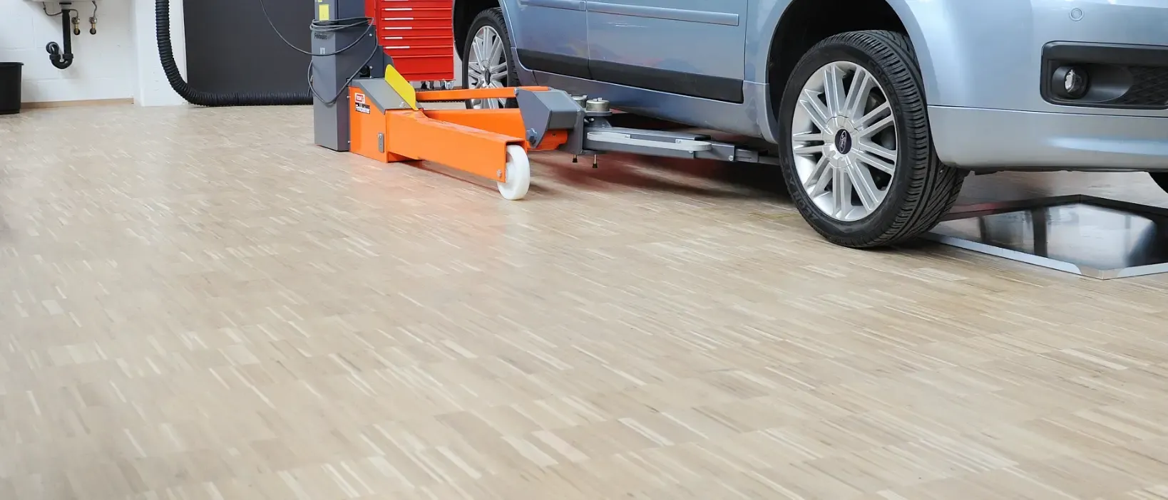 Scherrer AG - Bodenbeläge - Teppich - Teppichboden - textile Bodenbeläge - Vinyl - PVC - Kautschuk - elastische Bodenbeläge - Parkett - Holzboden - Echtholz - Laminat - Laminatboden - Holzoptik - Reinigungsmittel - Reinigungslösungen - Hygiene - Bauaustrocknung - Bautrocknung - Entfeuchtung - Showroom - Ausstellung - Produktpräsentation - Kundenservice