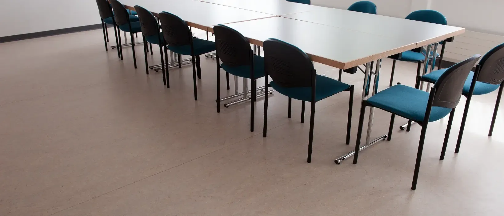 Scherrer AG - Bodenbeläge - Teppich - Teppichboden - textile Bodenbeläge - Vinyl - PVC - Kautschuk - elastische Bodenbeläge - Parkett - Holzboden - Echtholz - Laminat - Laminatboden - Holzoptik - Reinigungsmittel - Reinigungslösungen - Hygiene - Bauaustrocknung - Bautrocknung - Entfeuchtung - Showroom - Ausstellung - Produktpräsentation - Kundenservice