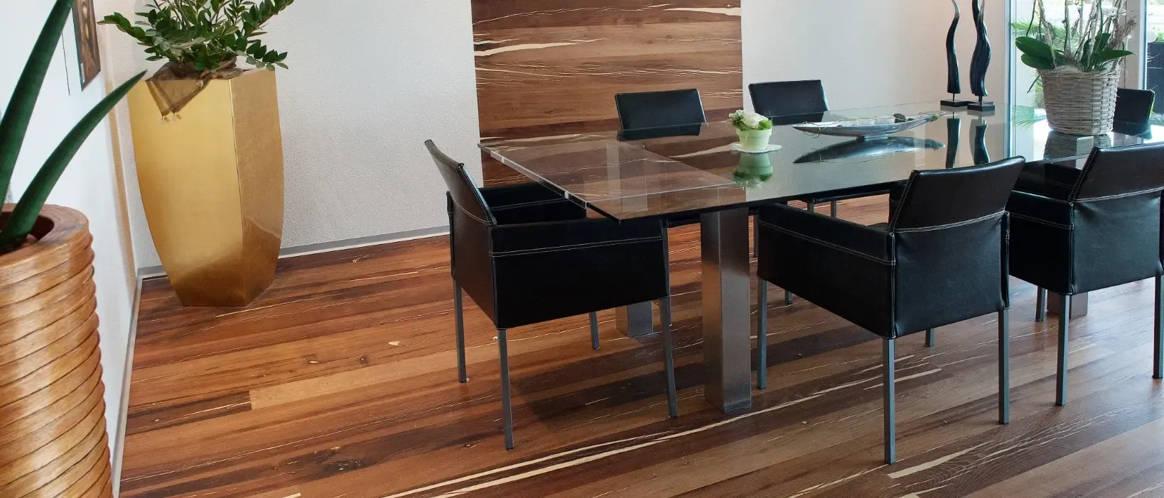 Scherrer AG - Bodenbeläge - Teppich - Teppichboden - textile Bodenbeläge - Vinyl - PVC - Kautschuk - elastische Bodenbeläge - Parkett - Holzboden - Echtholz - Laminat - Laminatboden - Holzoptik - Reinigungsmittel - Reinigungslösungen - Hygiene - Bauaustrocknung - Bautrocknung - Entfeuchtung - Showroom - Ausstellung - Produktpräsentation - Kundenservice