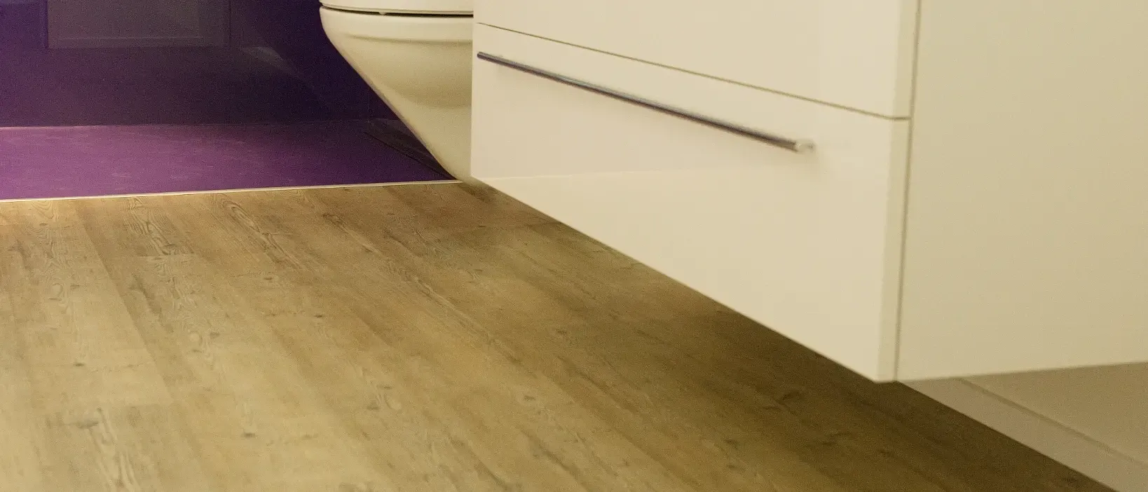 Scherrer AG - Bodenbeläge - Teppich - Teppichboden - textile Bodenbeläge - Vinyl - PVC - Kautschuk - elastische Bodenbeläge - Parkett - Holzboden - Echtholz - Laminat - Laminatboden - Holzoptik - Reinigungsmittel - Reinigungslösungen - Hygiene - Bauaustrocknung - Bautrocknung - Entfeuchtung - Showroom - Ausstellung - Produktpräsentation - Kundenservice