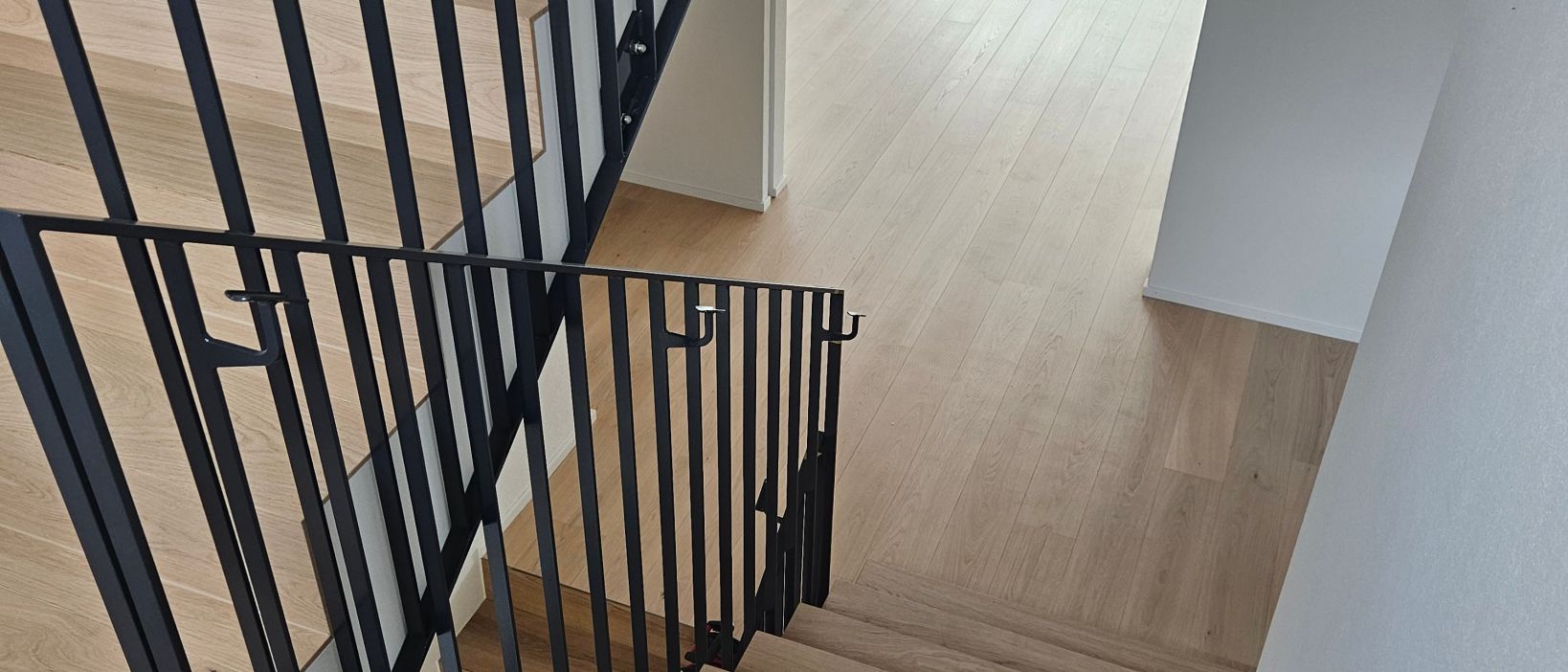 Scherrer AG - Bodenbeläge - Teppich - Teppichboden - textile Bodenbeläge - Vinyl - PVC - Kautschuk - elastische Bodenbeläge - Parkett - Holzboden - Echtholz - Laminat - Laminatboden - Holzoptik - Reinigungsmittel - Reinigungslösungen - Hygiene - Bauaustrocknung - Bautrocknung - Entfeuchtung - Showroom - Ausstellung - Produktpräsentation - Kundenservice
