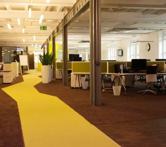 Scherrer AG - Bodenbeläge - Teppich - Teppichboden - textile Bodenbeläge - Vinyl - PVC - Kautschuk - elastische Bodenbeläge - Parkett - Holzboden - Echtholz - Laminat - Laminatboden - Holzoptik - Reinigungsmittel - Reinigungslösungen - Hygiene - Bauaustrocknung - Bautrocknung - Entfeuchtung - Showroom - Ausstellung - Produktpräsentation - Kundenservice