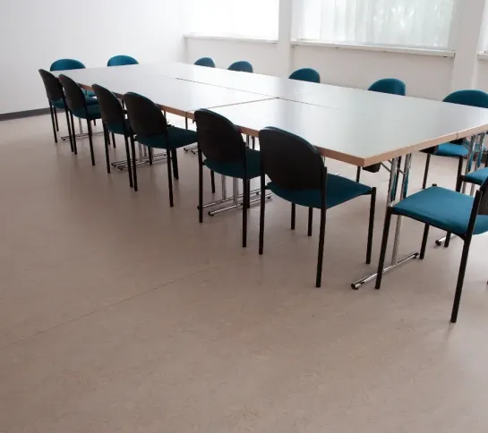 Scherrer AG - Bodenbeläge - Teppich - Teppichboden - textile Bodenbeläge - Vinyl - PVC - Kautschuk - elastische Bodenbeläge - Parkett - Holzboden - Echtholz - Laminat - Laminatboden - Holzoptik - Reinigungsmittel - Reinigungslösungen - Hygiene - Bauaustrocknung - Bautrocknung - Entfeuchtung - Showroom - Ausstellung - Produktpräsentation - Kundenservice