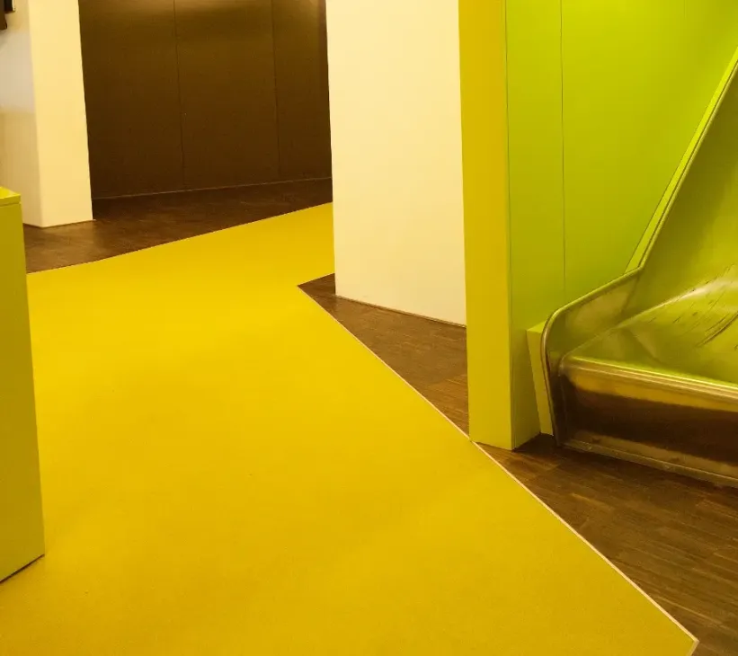 Scherrer AG - Bodenbeläge - Teppich - Teppichboden - textile Bodenbeläge - Vinyl - PVC - Kautschuk - elastische Bodenbeläge - Parkett - Holzboden - Echtholz - Laminat - Laminatboden - Holzoptik - Reinigungsmittel - Reinigungslösungen - Hygiene - Bauaustrocknung - Bautrocknung - Entfeuchtung - Showroom - Ausstellung - Produktpräsentation - Kundenservice