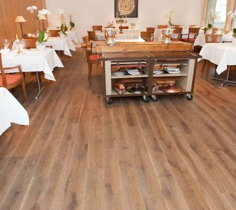 Scherrer AG - Bodenbeläge - Teppich - Teppichboden - textile Bodenbeläge - Vinyl - PVC - Kautschuk - elastische Bodenbeläge - Parkett - Holzboden - Echtholz - Laminat - Laminatboden - Holzoptik - Reinigungsmittel - Reinigungslösungen - Hygiene - Bauaustrocknung - Bautrocknung - Entfeuchtung - Showroom - Ausstellung - Produktpräsentation - Kundenservice