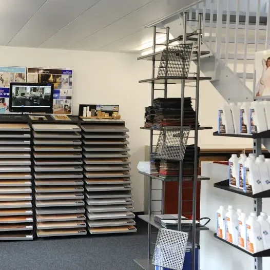 Scherrer AG - Bodenbeläge - Teppich - Teppichboden - textile Bodenbeläge - Vinyl - PVC - Kautschuk - elastische Bodenbeläge - Parkett - Holzboden - Echtholz - Laminat - Laminatboden - Holzoptik - Reinigungsmittel - Reinigungslösungen - Hygiene - Bauaustrocknung - Bautrocknung - Entfeuchtung - Showroom - Ausstellung - Produktpräsentation - Kundenservice