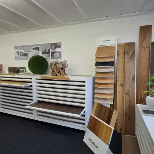 Scherrer AG - Bodenbeläge - Teppich - Teppichboden - textile Bodenbeläge - Vinyl - PVC - Kautschuk - elastische Bodenbeläge - Parkett - Holzboden - Echtholz - Laminat - Laminatboden - Holzoptik - Reinigungsmittel - Reinigungslösungen - Hygiene - Bauaustrocknung - Bautrocknung - Entfeuchtung - Showroom - Ausstellung - Produktpräsentation - Kundenservice