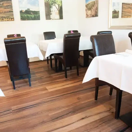 Scherrer AG - Bodenbeläge - Teppich - Teppichboden - textile Bodenbeläge - Vinyl - PVC - Kautschuk - elastische Bodenbeläge - Parkett - Holzboden - Echtholz - Laminat - Laminatboden - Holzoptik - Reinigungsmittel - Reinigungslösungen - Hygiene - Bauaustrocknung - Bautrocknung - Entfeuchtung - Showroom - Ausstellung - Produktpräsentation - Kundenservice