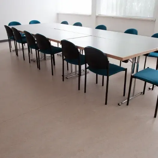 Scherrer AG - Bodenbeläge - Teppich - Teppichboden - textile Bodenbeläge - Vinyl - PVC - Kautschuk - elastische Bodenbeläge - Parkett - Holzboden - Echtholz - Laminat - Laminatboden - Holzoptik - Reinigungsmittel - Reinigungslösungen - Hygiene - Bauaustrocknung - Bautrocknung - Entfeuchtung - Showroom - Ausstellung - Produktpräsentation - Kundenservice