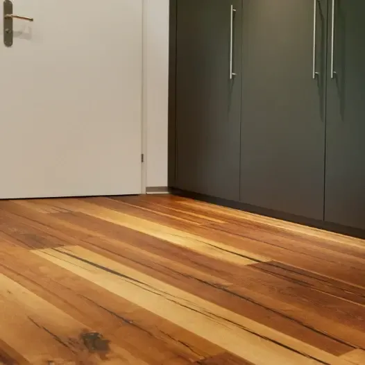 Scherrer AG - Bodenbeläge - Teppich - Teppichboden - textile Bodenbeläge - Vinyl - PVC - Kautschuk - elastische Bodenbeläge - Parkett - Holzboden - Echtholz - Laminat - Laminatboden - Holzoptik - Reinigungsmittel - Reinigungslösungen - Hygiene - Bauaustrocknung - Bautrocknung - Entfeuchtung - Showroom - Ausstellung - Produktpräsentation - Kundenservice